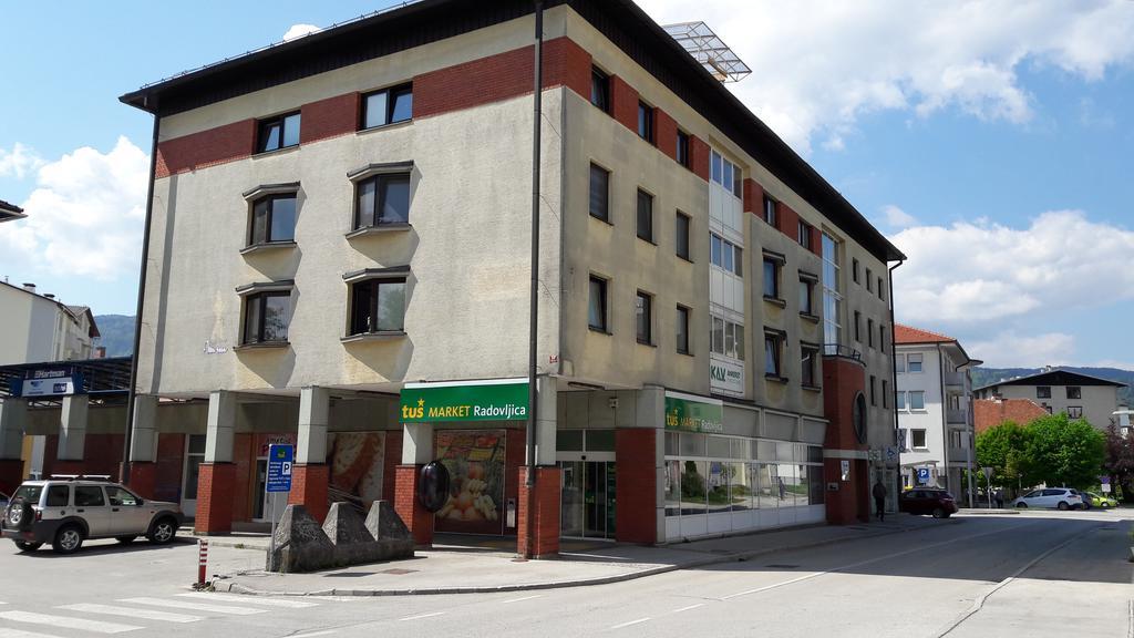 Hôtel Apartma Nova à Radovljica Extérieur photo